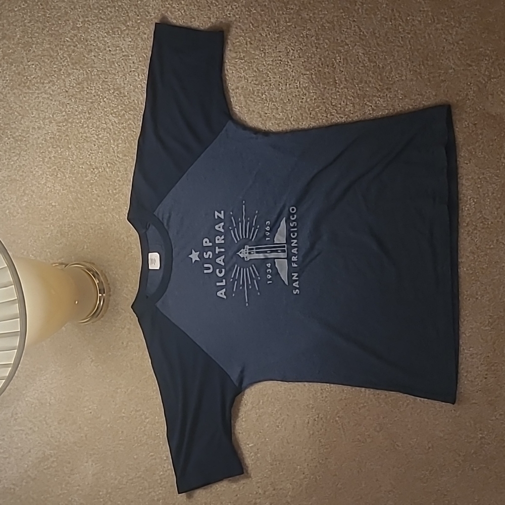 Alcatraz San Francisco t-shirt graphic Image T-shirt medium unisex